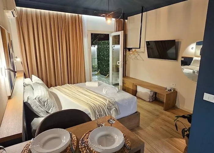 Olive Garden Blue * ティラナ